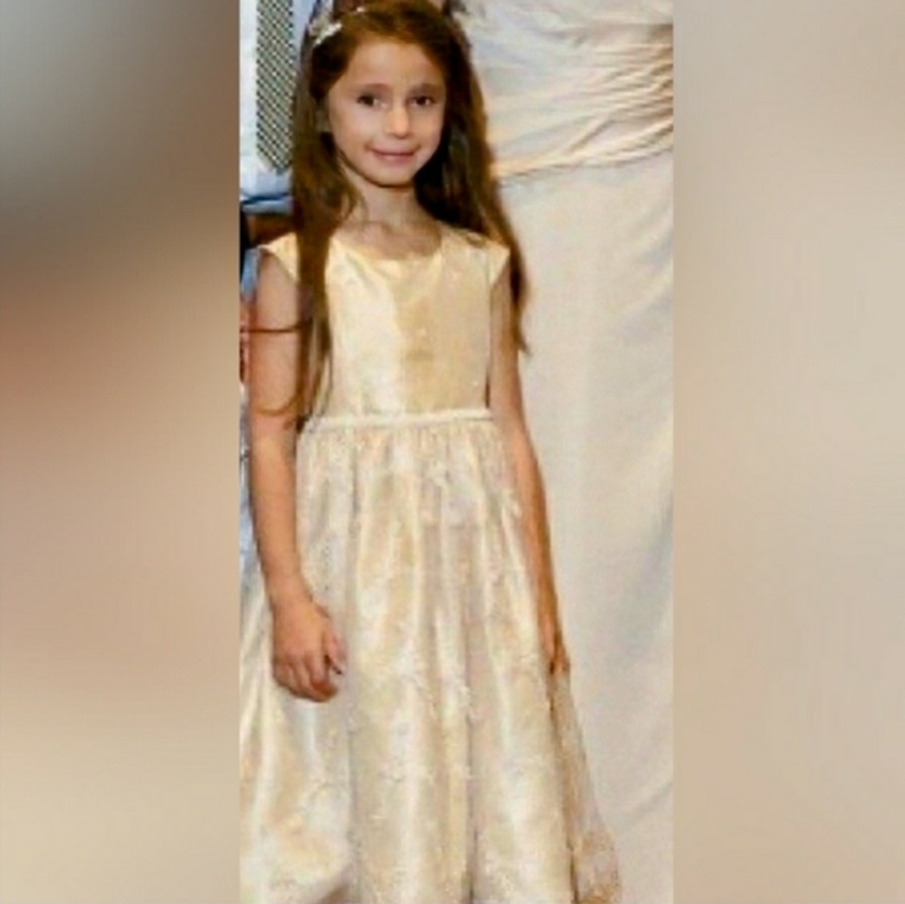 NWT YOUNG GIRLS VARIETY  OF SIZES NEUTRAL  SATIN CREAM FORMAL DRESS